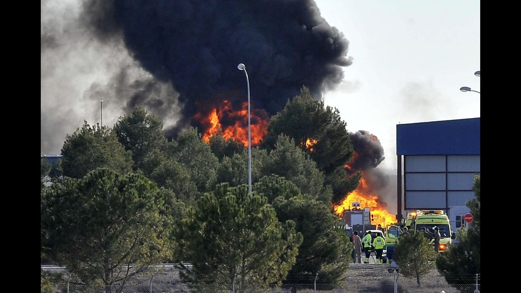 Spagna, incidente aereo in base Nato: almeno 10 morti e 9 italiani feriti