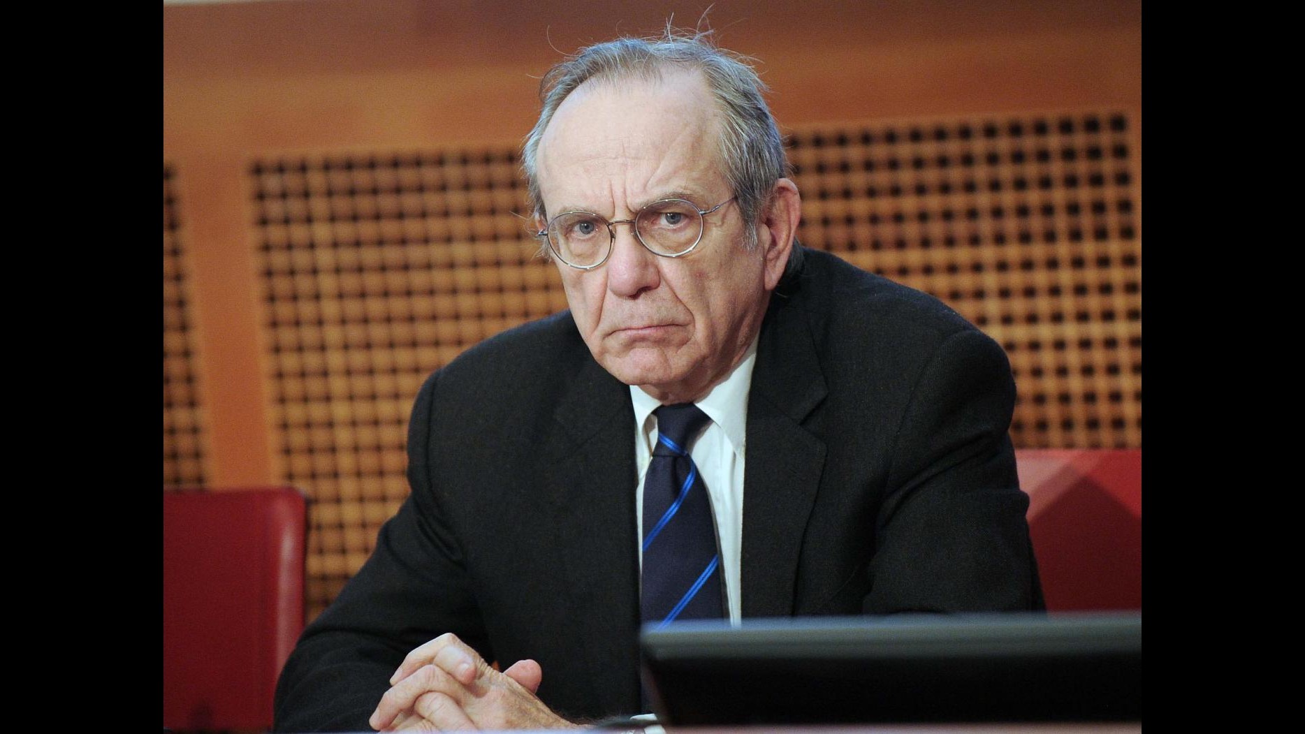 Grecia, Padoan: Serve soluzione condivisa Ue per crescita e lavoro