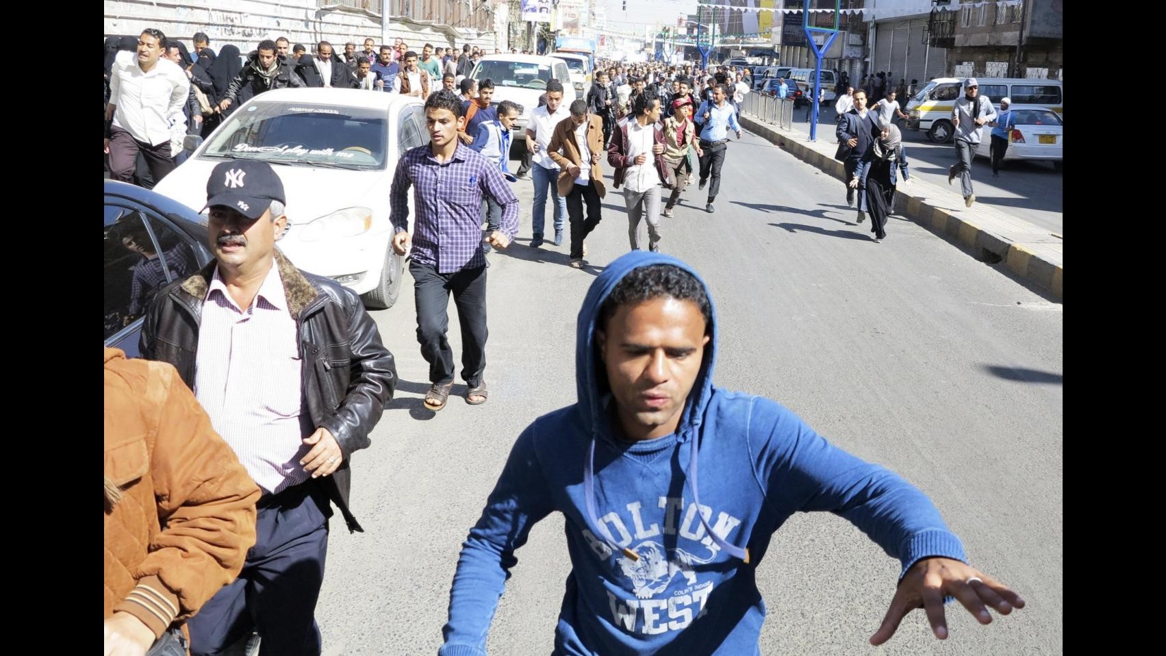 Yemen, Houthi disperdono manifestazione di oppositori a Sanaa