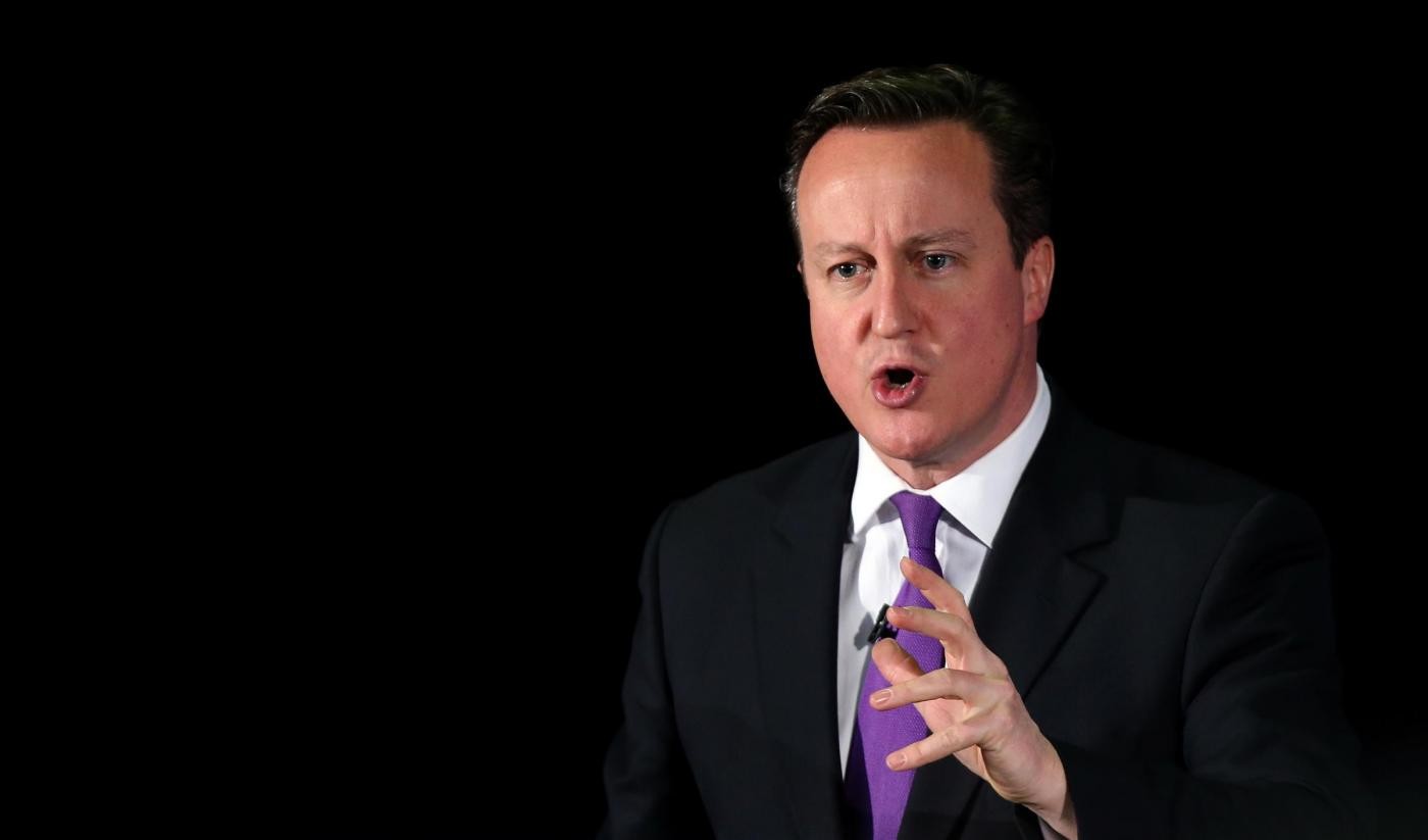 Regno Unito, si finge capo intelligence e riesce a parlare con Cameron