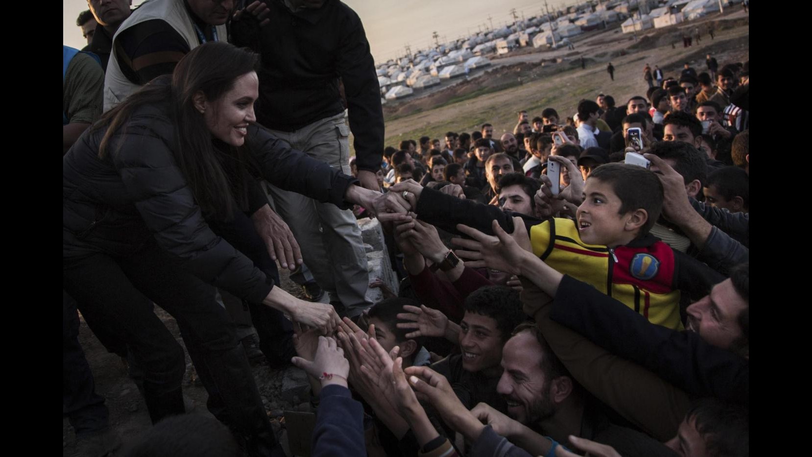 Jolie fra rifugiati curdi in Iraq: Comunità internazionale faccia di più