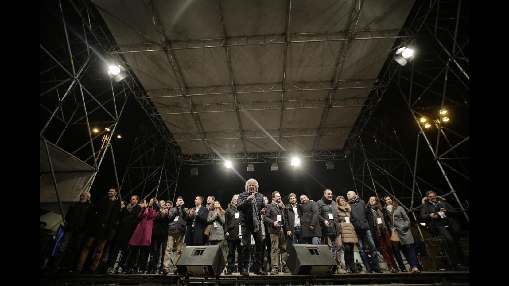 Quirinale, M5s risponde a Renzi: Non veniamo al Nazareno, fuori i nomi