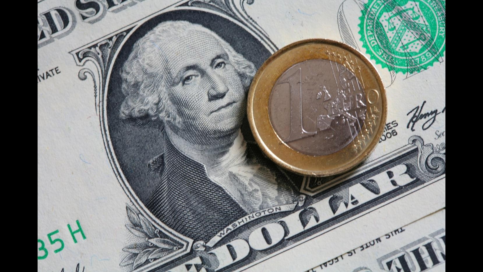 Cambi, euro scivola a nuovi minimi in 11 anni sotto 1,13 dollari