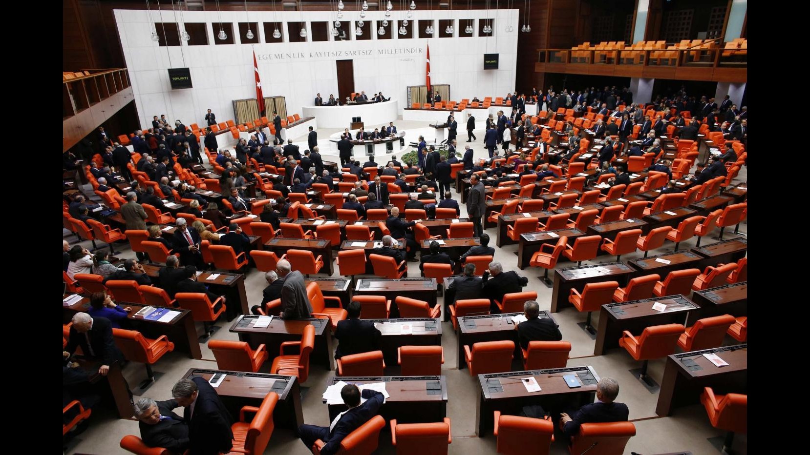 Turchia, Parlamento vota no a processo per corruzione a 4 ex ministri