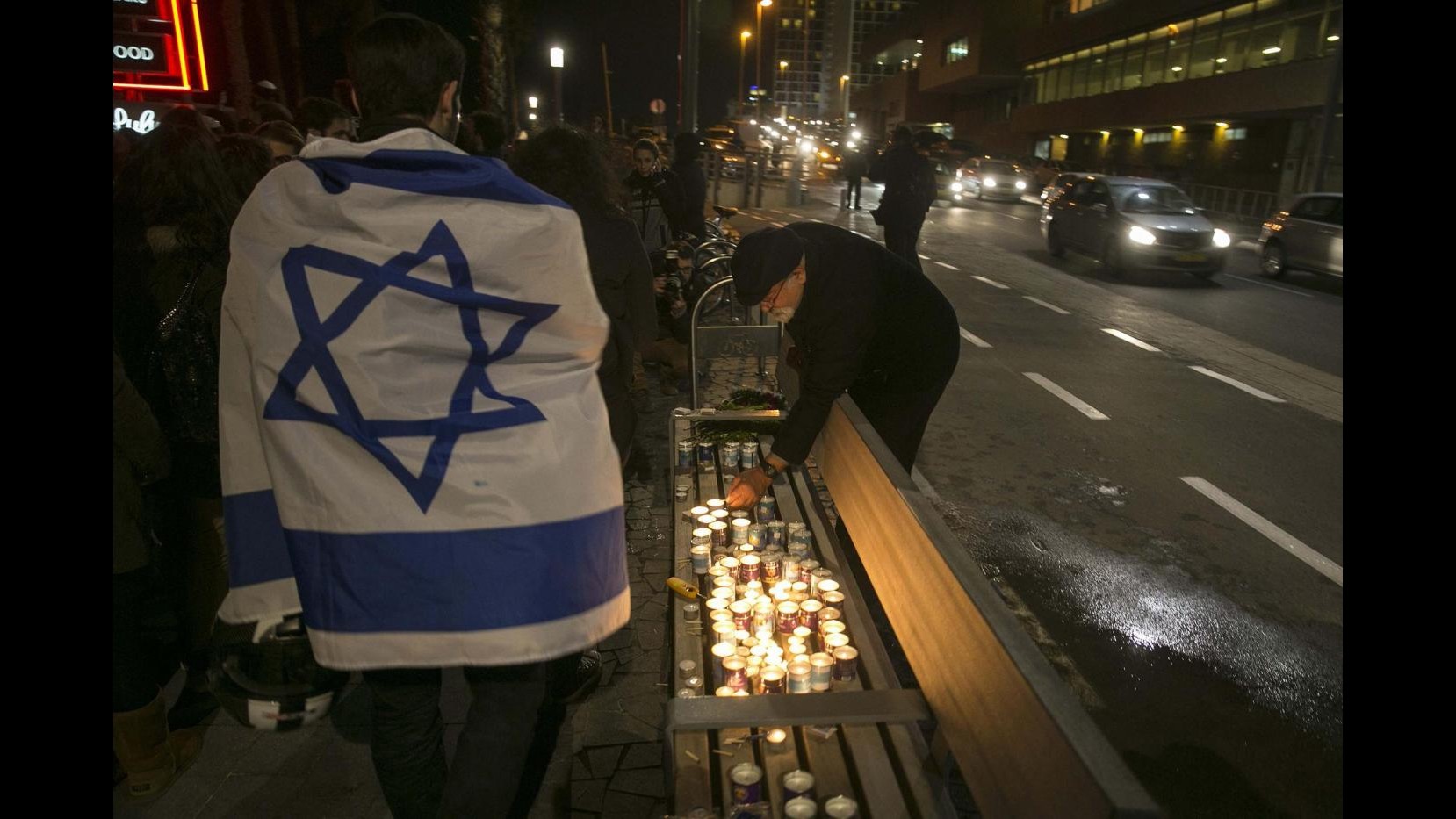 Medioriente, 10 persone ferite da palestinese su bus a Tel Aviv