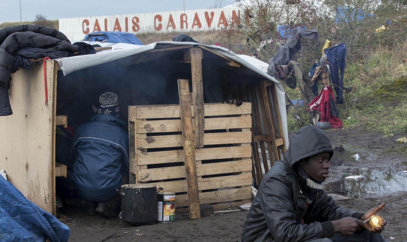 Hrw: Migranti in porto di Calais sono vittime di abusi polizia