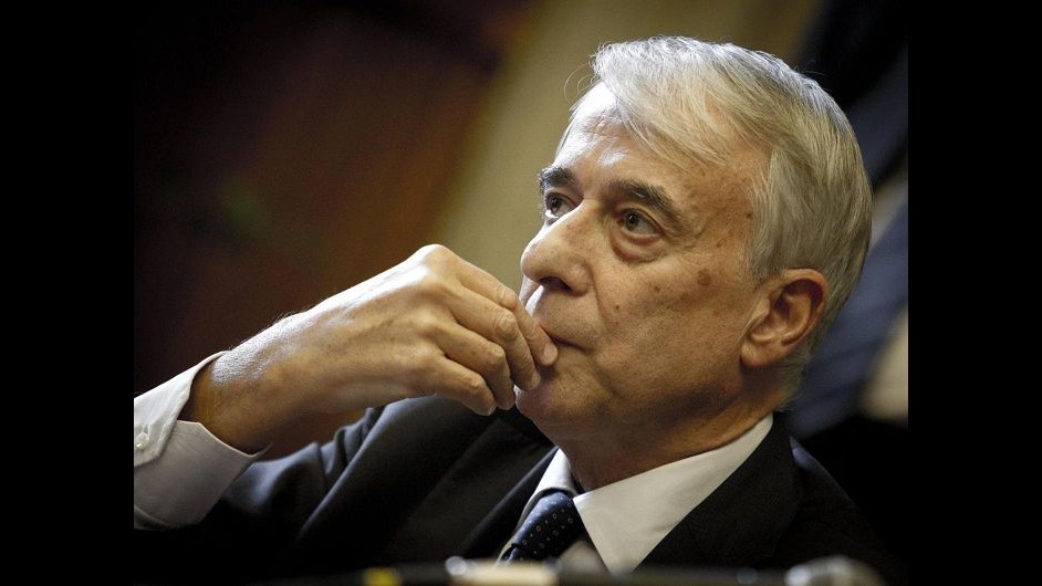 Nozze gay, Pisapia: Renzi ritiri la circolare Alfano