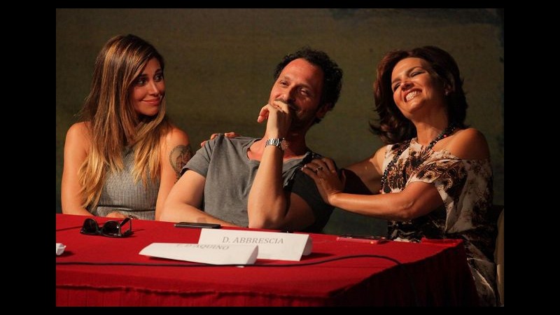 Cinema, arriva in sala ‘Non c’è 2 senza te’ con Belen e Tosca D’Aquino