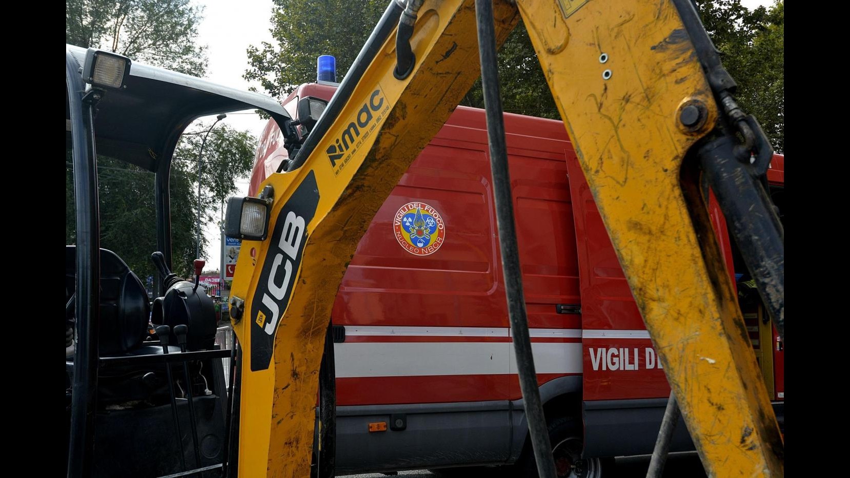 Roma, esplosione in un palazzo: 1 morto e 14 feriti