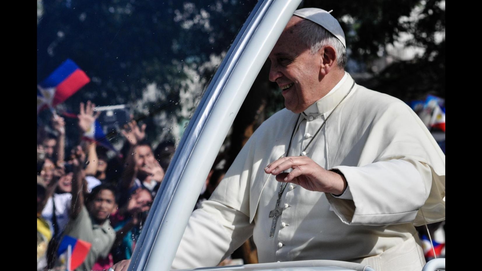 Vaticano, terminato viaggio di Papa Francesco: in volo da Manila a Roma