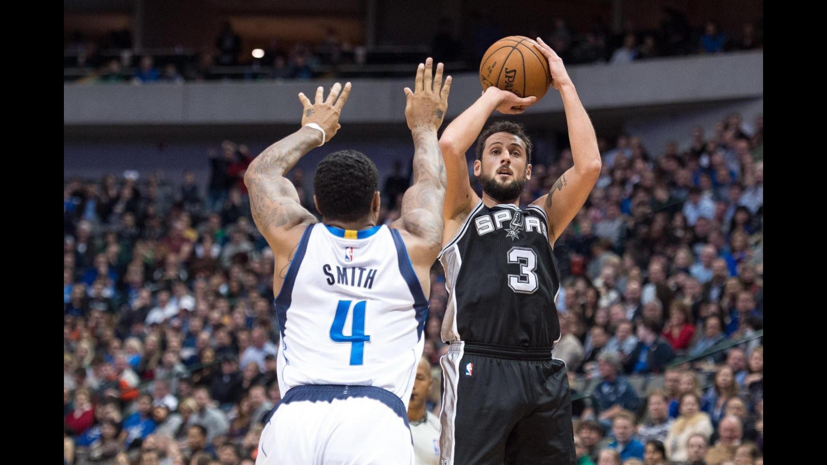 Basket, Nba: Belinelli regala a Popovich vittoria n. 1000, si rivede Bargnani