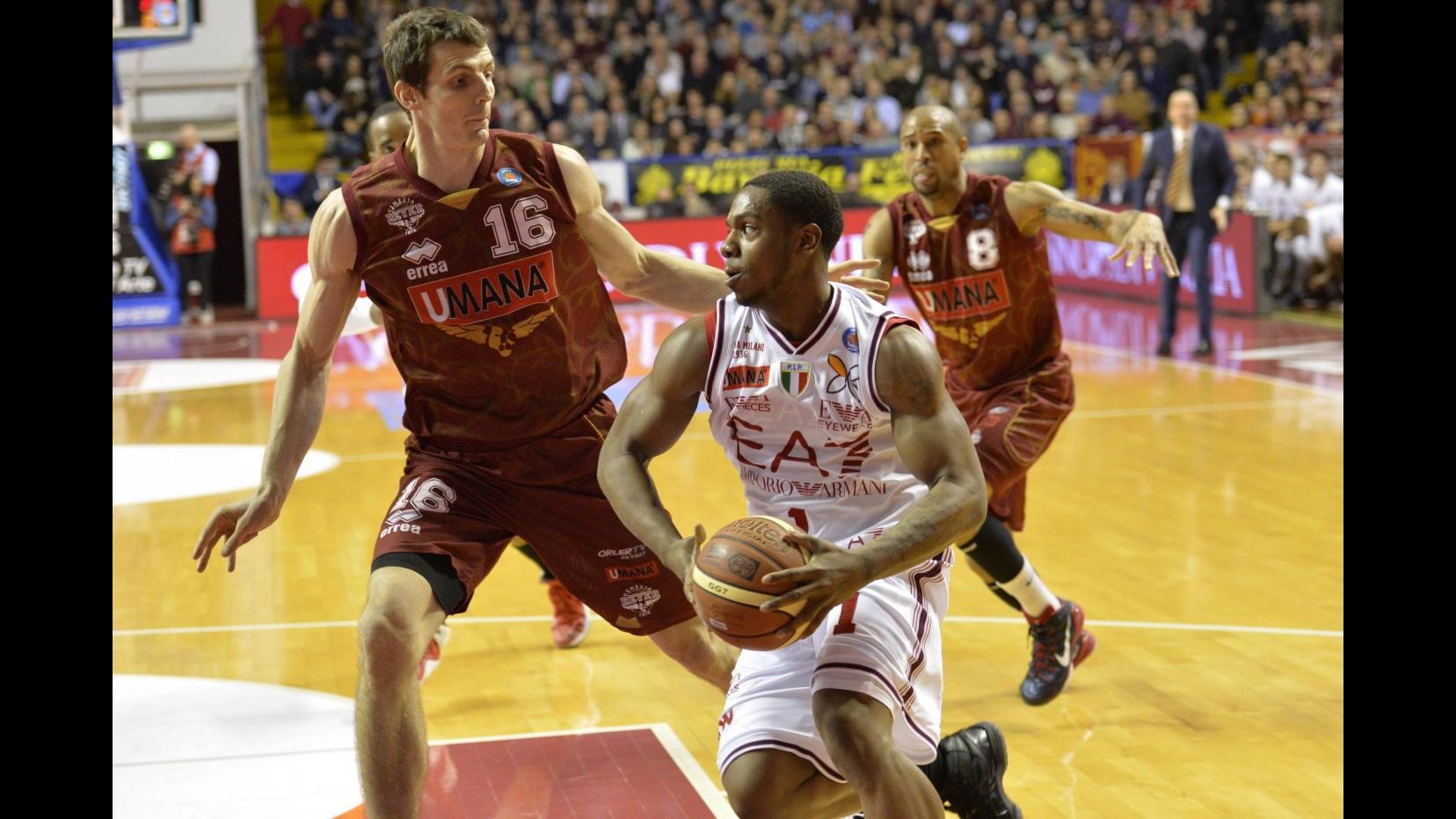 Basket, Serie A: Milano fa 13, espugnato parquet di Venezia
