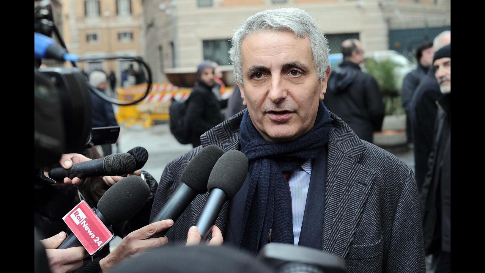 Governo, Quagliariello (Ncd): A Renzi conviene che restiamo in maggioranza