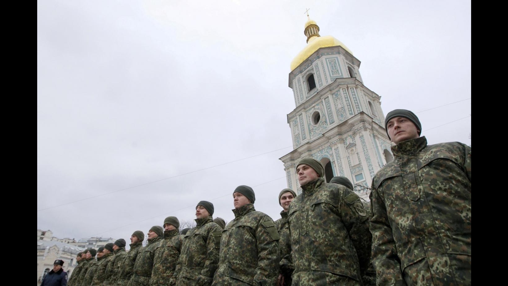 Ucraina, comandante Nato: Non bisogna escludere opzione militare