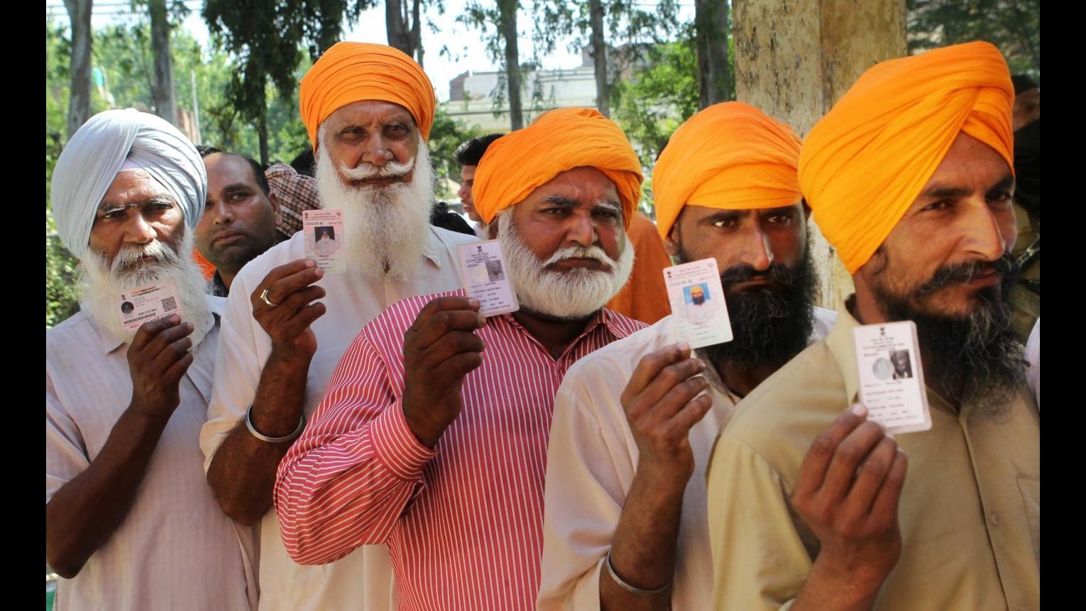 India, urne aperte a Nuova Delhi: 13 milioni al voto per scegliere governo