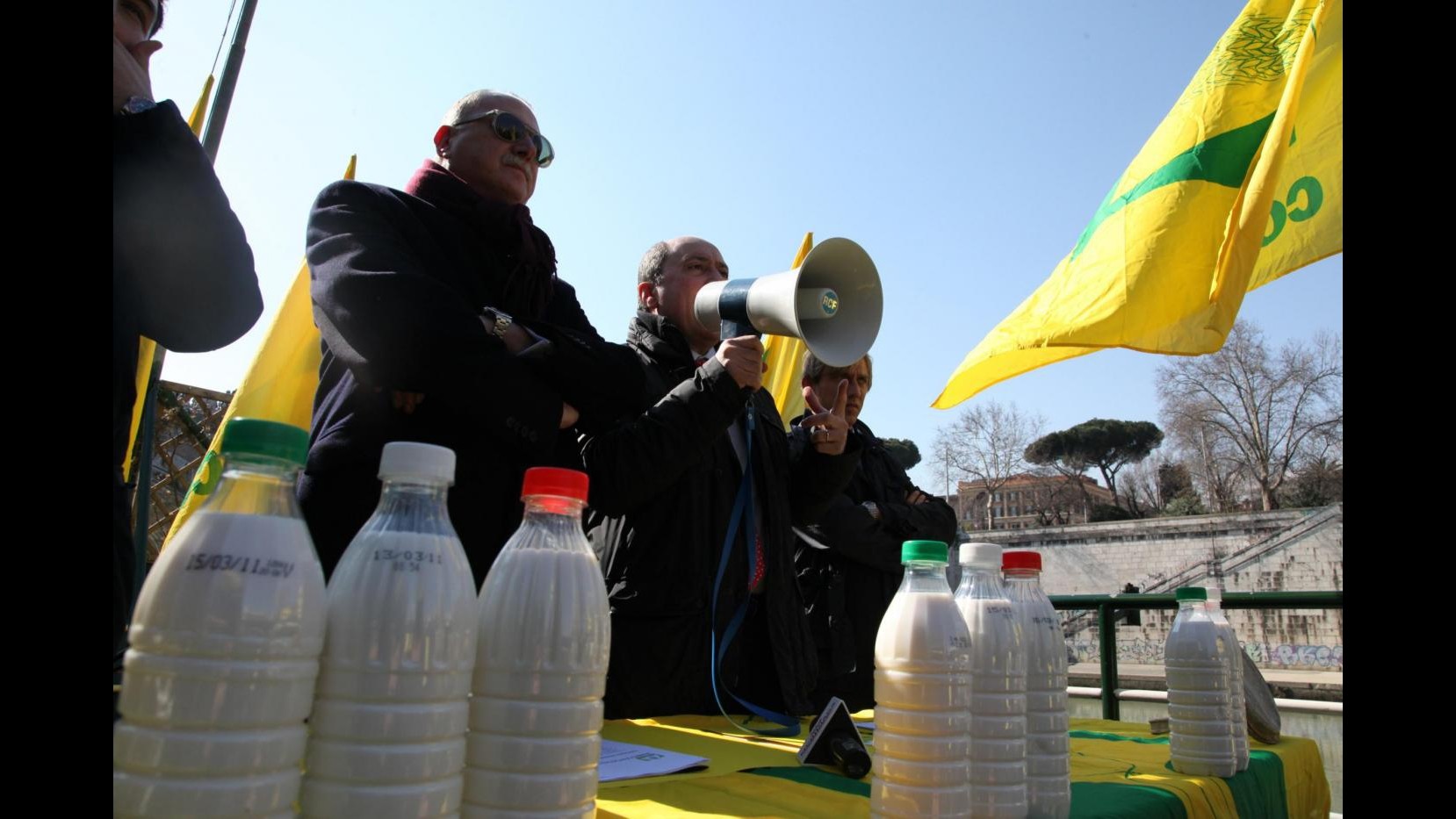 Quote latte, Coldiretti: Oggi maximungitura pubblica di protesta