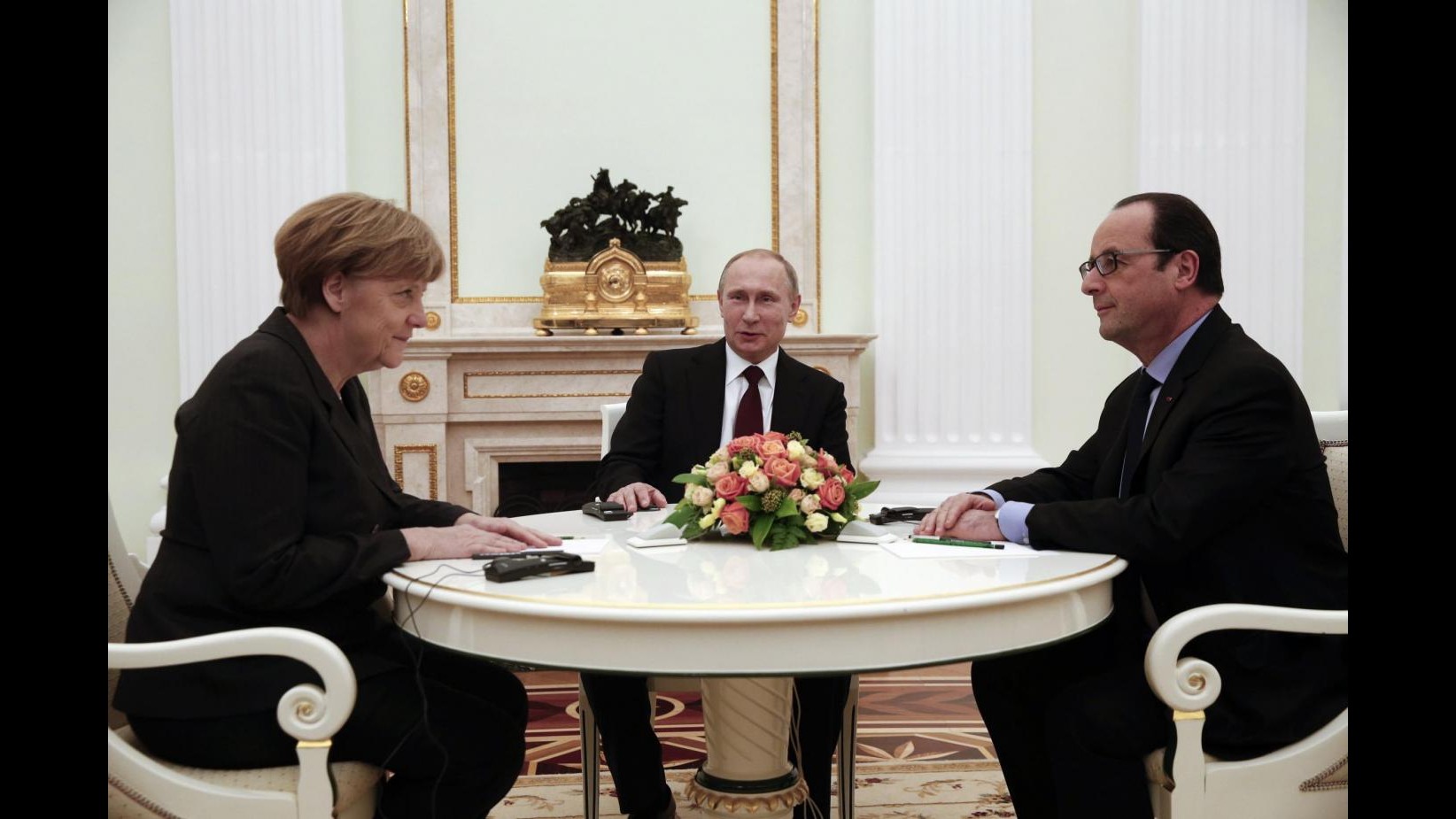Ucraina, riunione Merkel-Hollande-Putin a Mosca: si lavora su documento congiunto