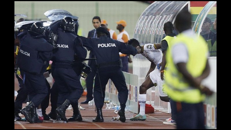 Calcio, Coppa d’Africa: Ghana in finale, disordini sugli spalti