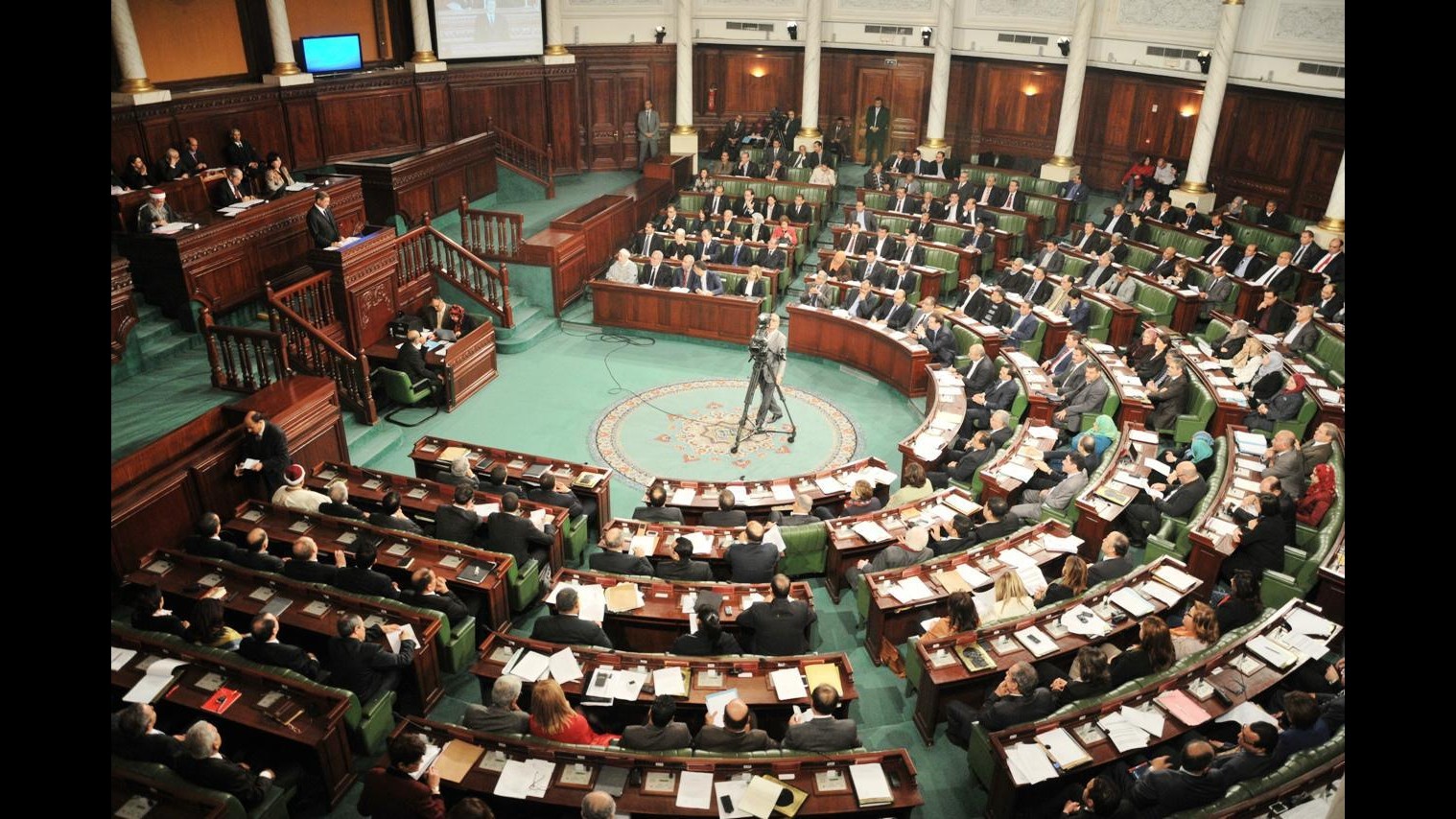 Tunisia, ok Parlamento a nuovo governo con Ennahda in coalizione