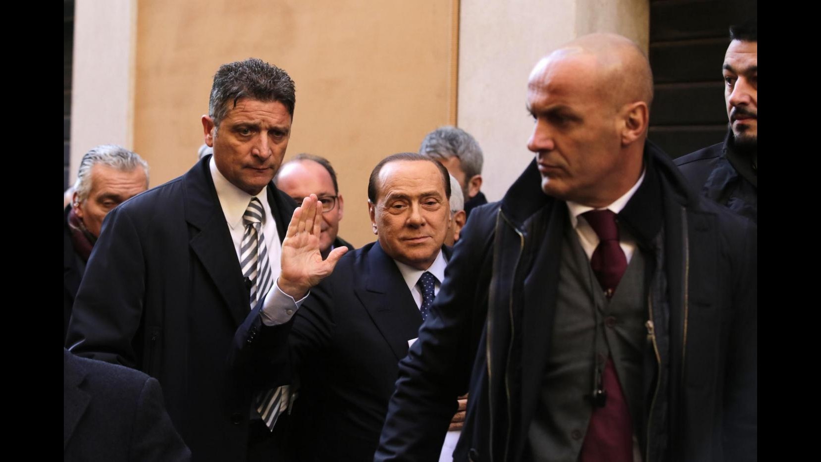 Berlusconi rompe il patto del Nazareno, ma in Fi è caos