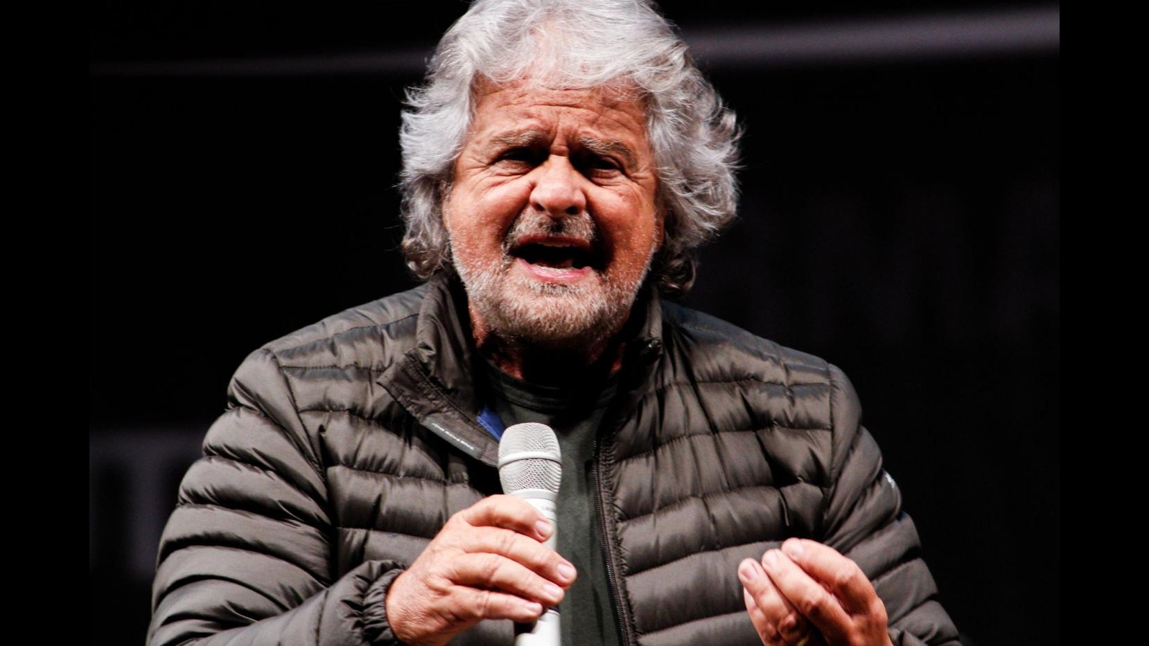 Grillo: Benvenuto presidente, spero non firmi leggi incostituzionali