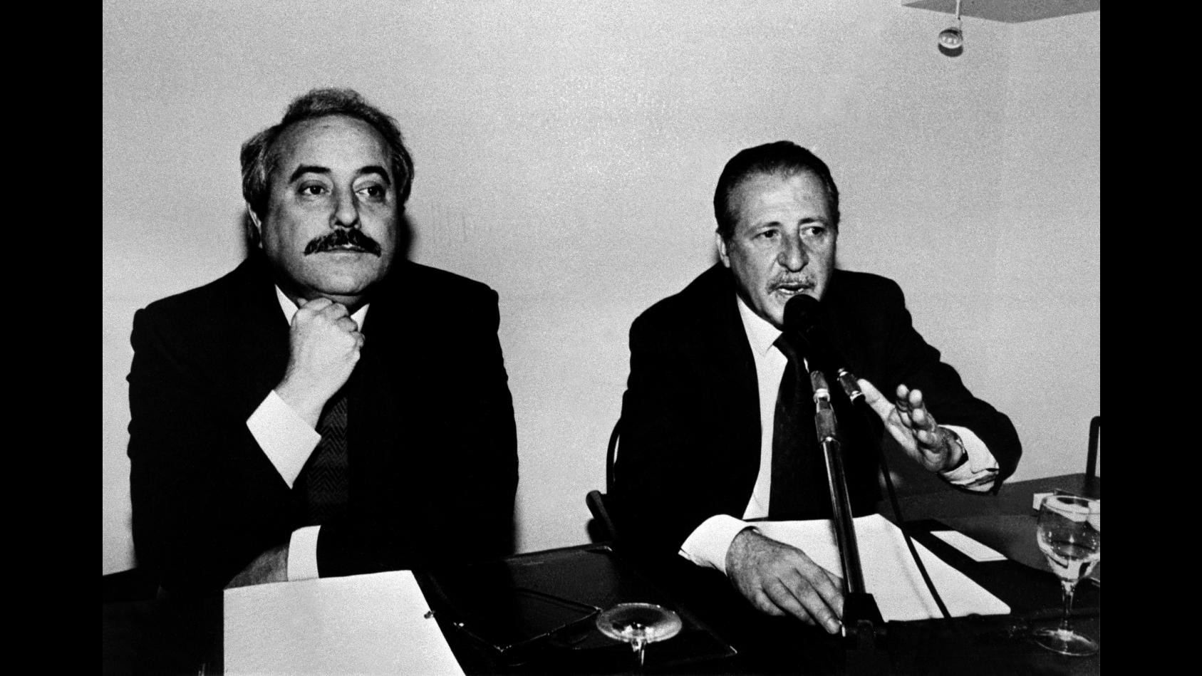 Mattarella: Falcone e Borsellino eroi nella lotta alle mafie