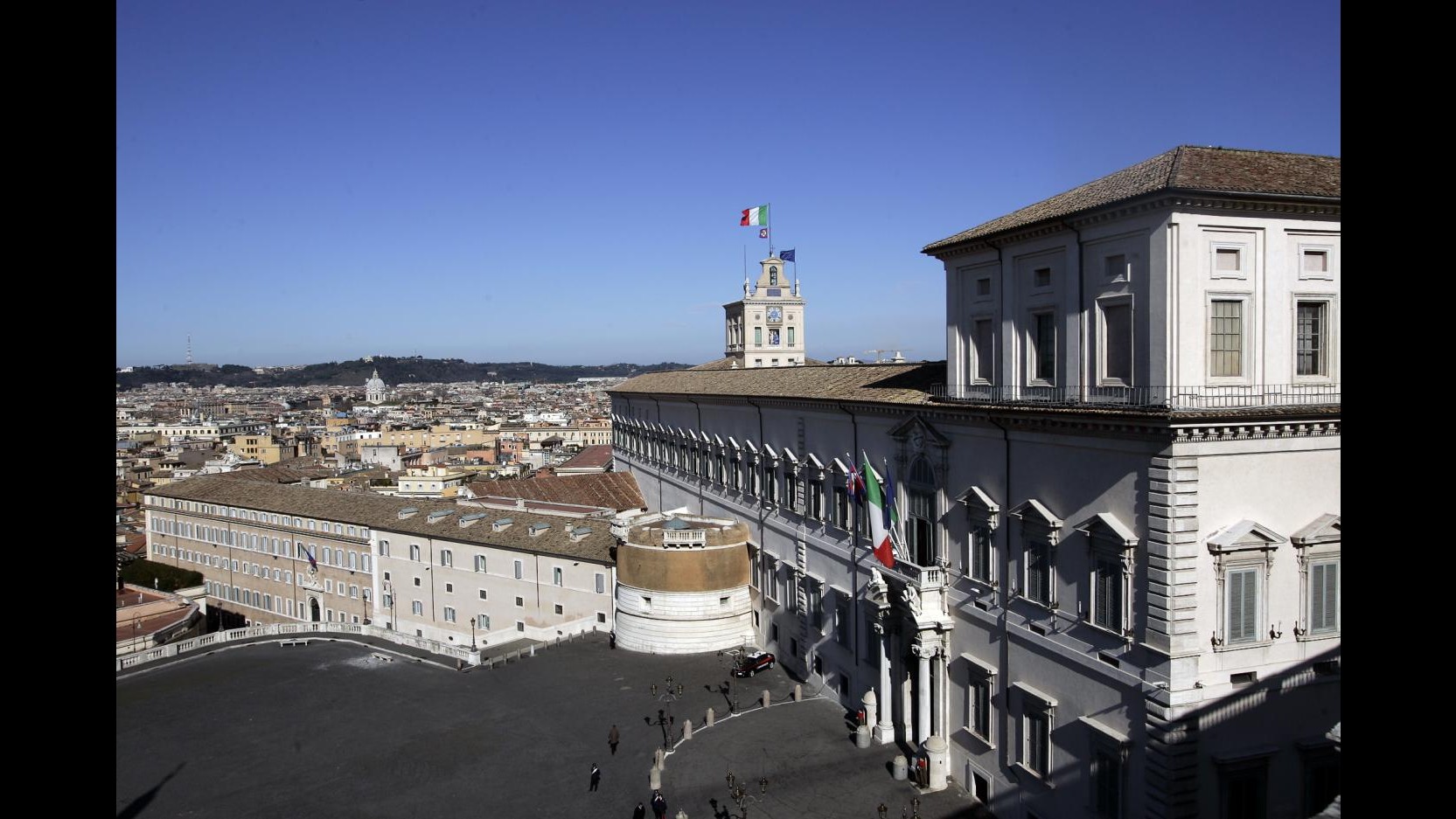 Mattarella: Garanzia più forte per Costituzione è viverla