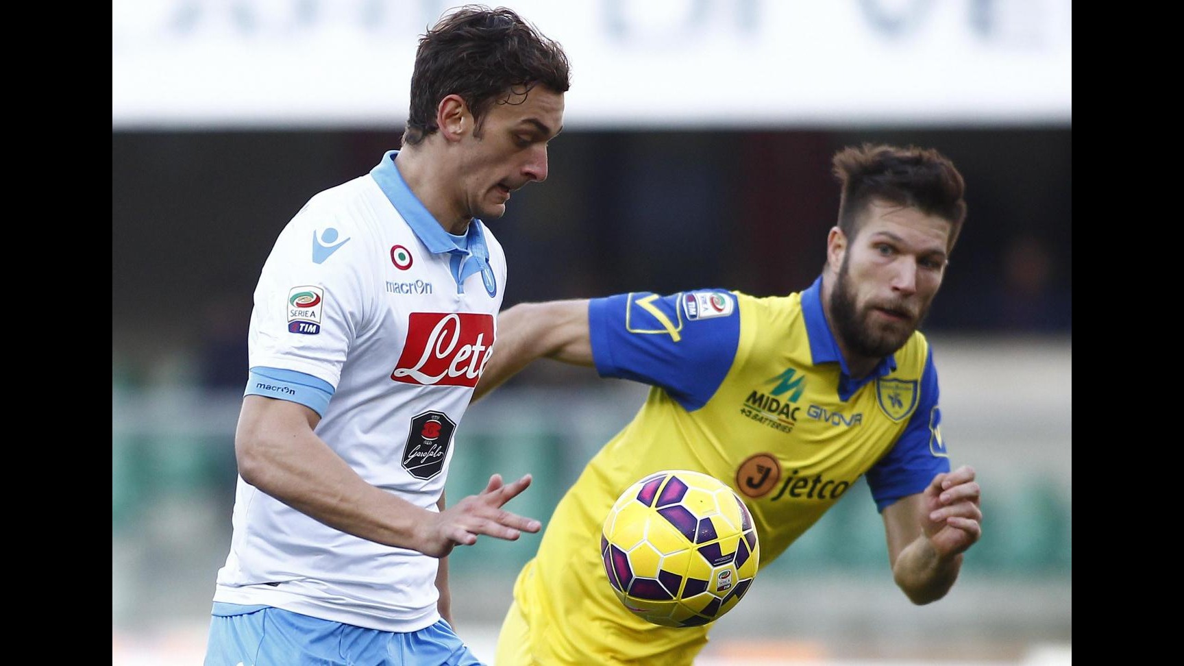 Serie A, Napoli batte Chievo e consolida terzo posto, primo acuto di Gabbiadini