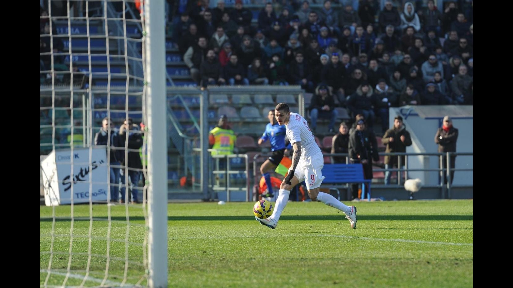 Bufera Inter, battibecco tra Icardi e tifosi che restituiscono maglia