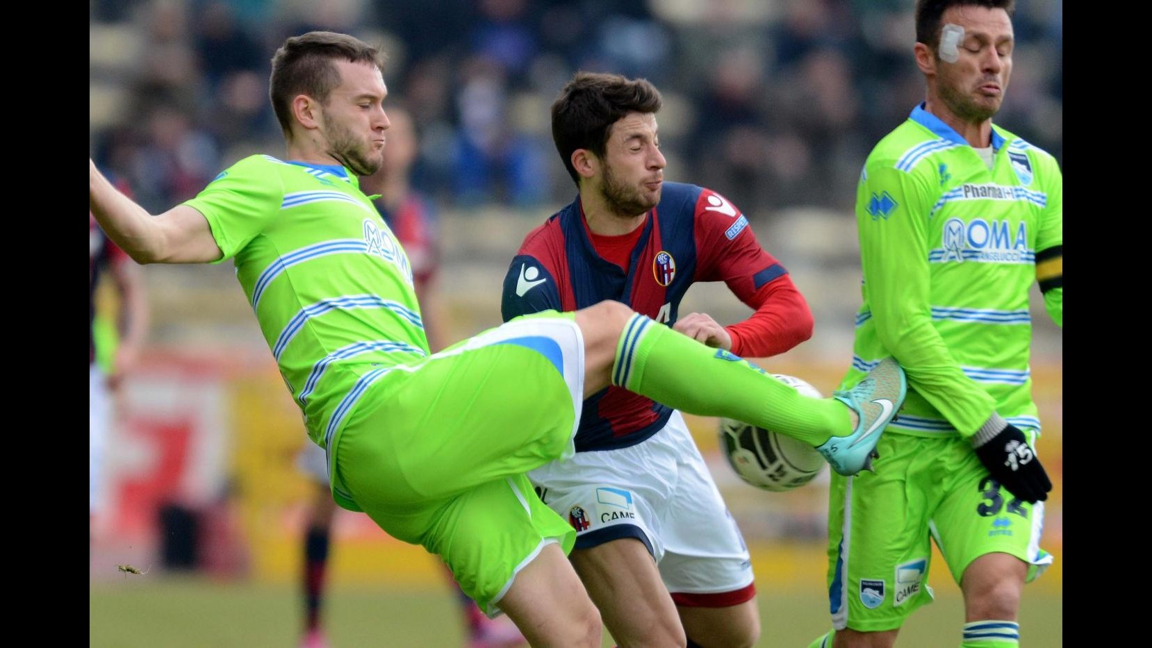 Serie B: Bologna fermato sul pari dal Pescara, Carpi batte Crotone e scappa: +8
