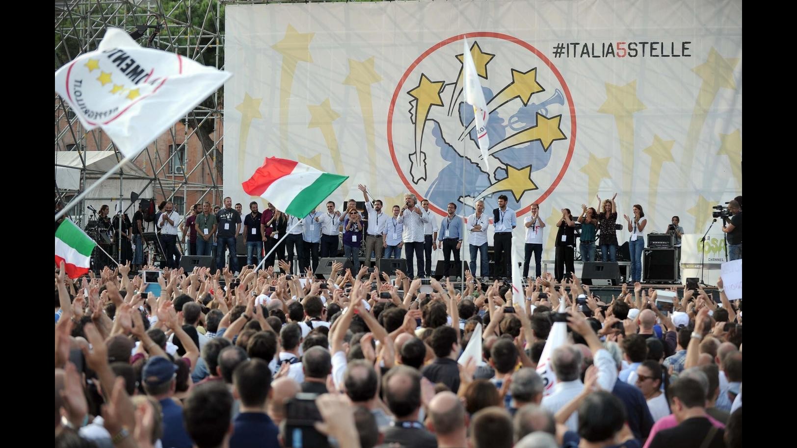 Quirinale, M5S: Buon lavoro a Mattarella, lo attendiamo al varco