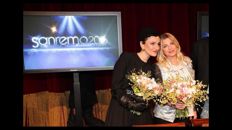 Sanremo, i guardaroba: fai da te per Emma, Arisa Audrey Hepburn, Rocio in Armani e Ferretti