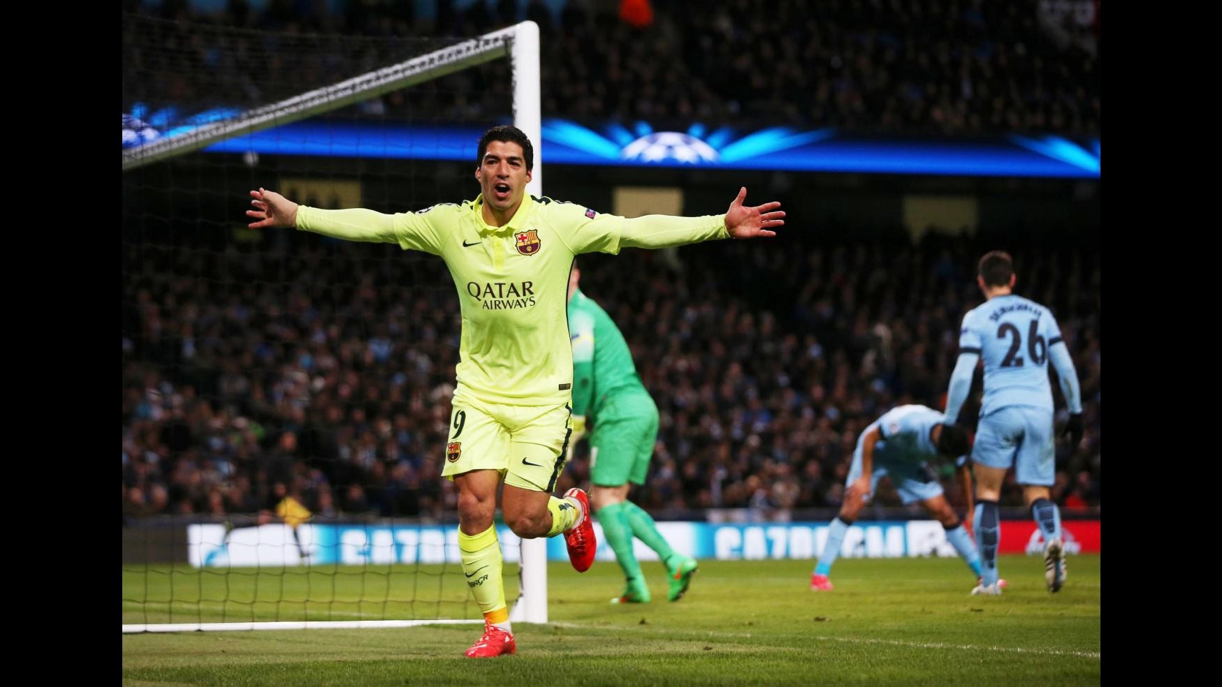 Champions League, doppio Suarez lancia Barcellona: 2-1 in casa City, Messi sbaglia rigore