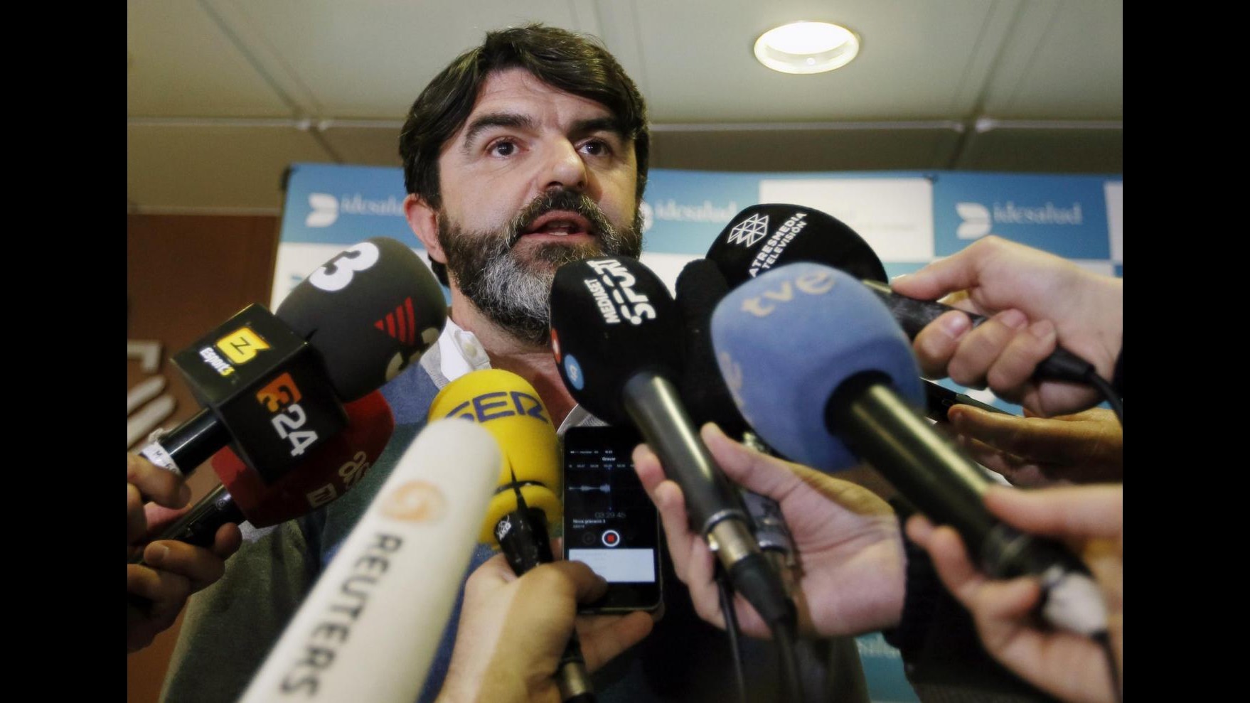 F1, manager Alonso: Resterà in ospedale per il tempo necessario