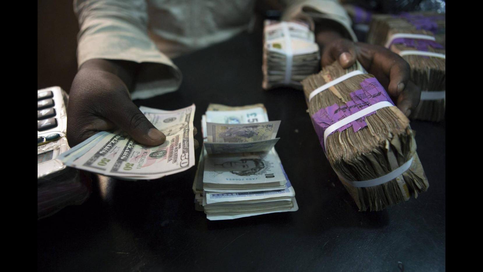 Iran, fonti: Un miliardo dollari contrabbandato attraverso Iraq e Dubai