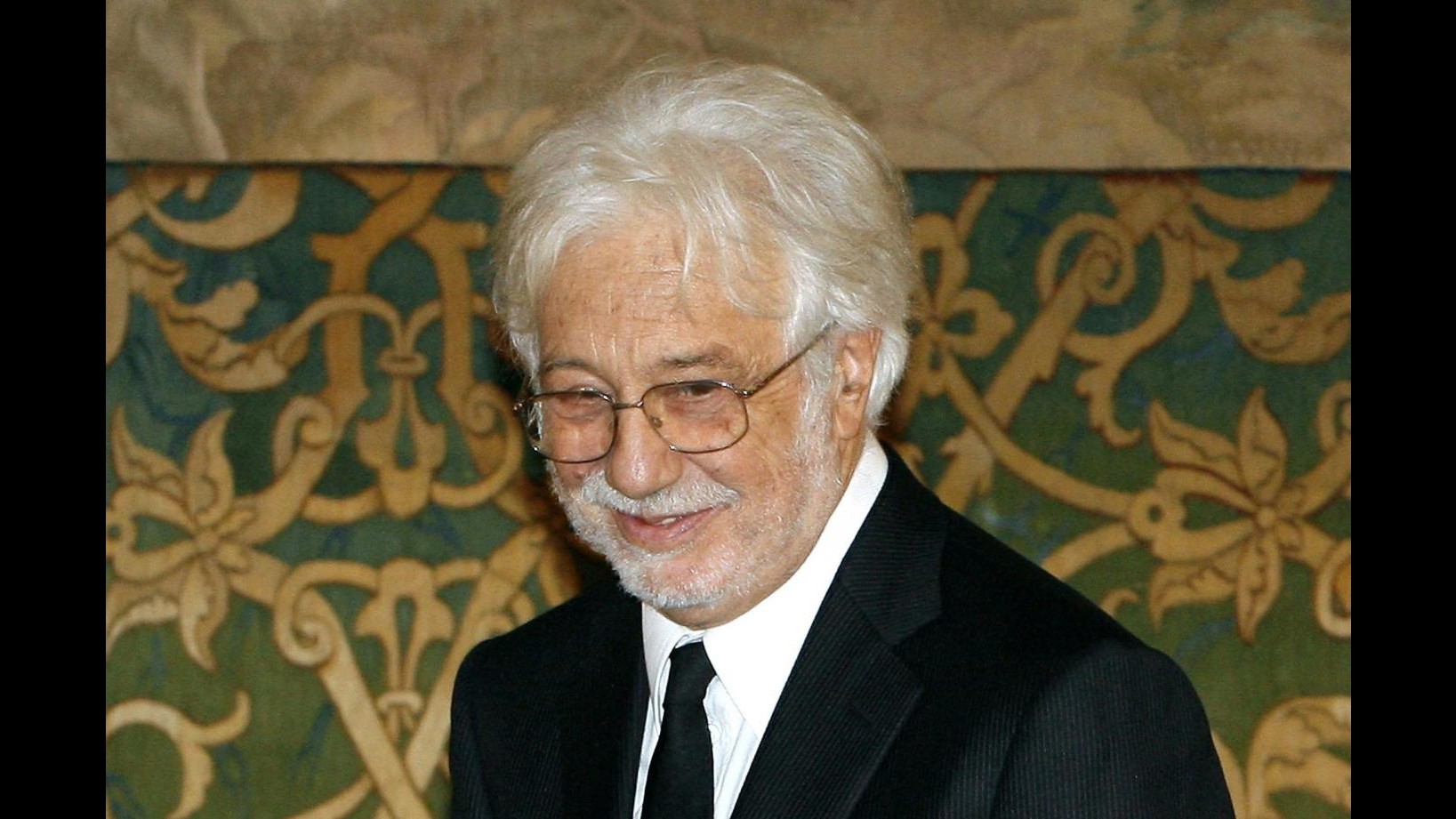 Ronconi, attori salutano il maestro dal palco del Piccolo
