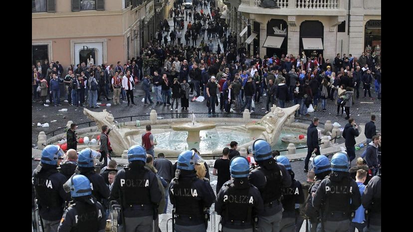 Scontri Roma, premier Olanda chiama Renzi: Disponibilità per quanto accaduto