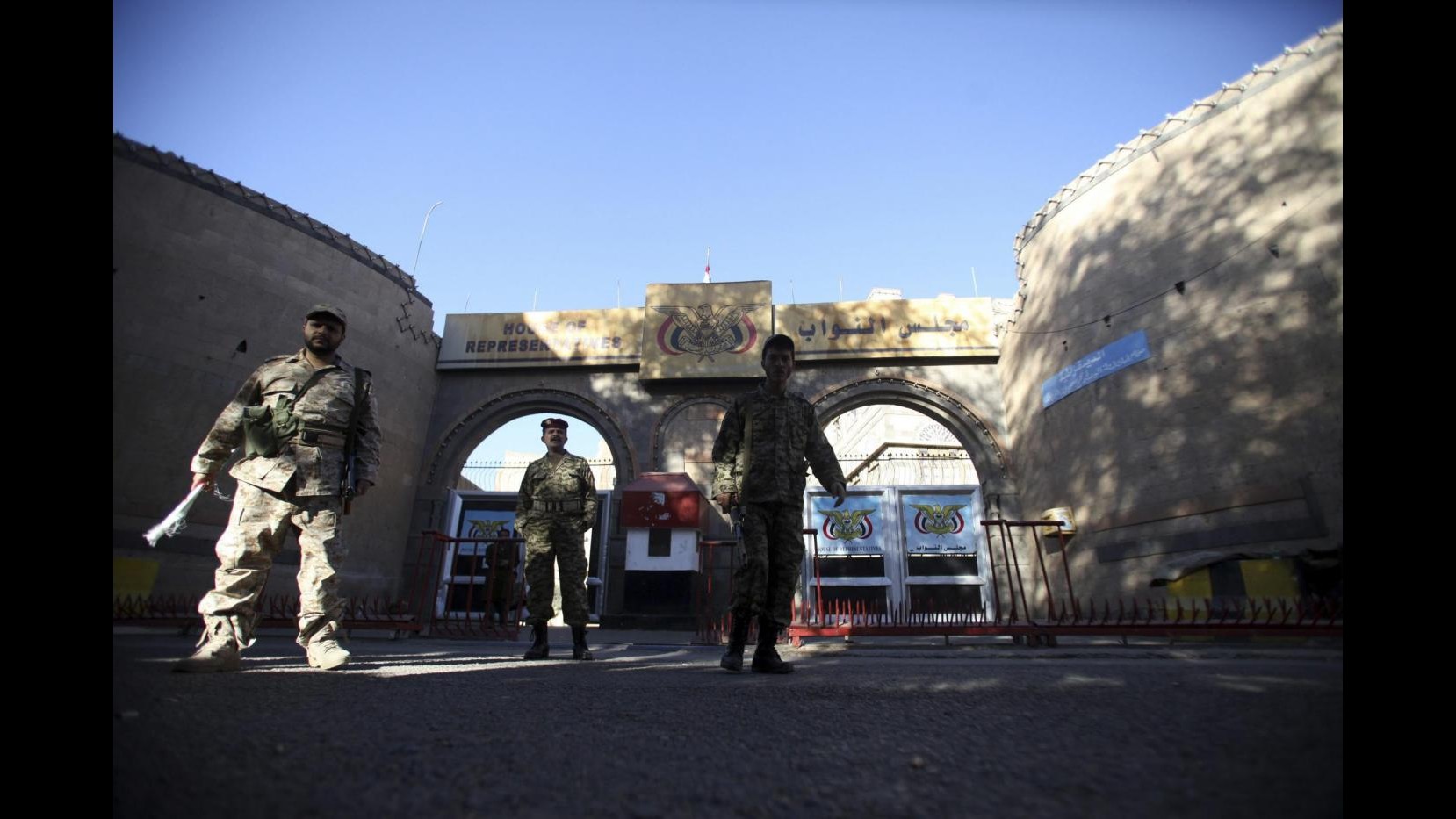 Yemen, ex presidente Hadi fugge da Sanaa ad Aden