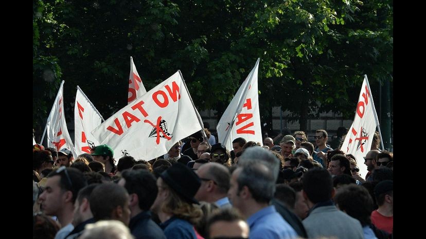 Tav, partito corteo a Torino: in centinaia per dire no a grande opera