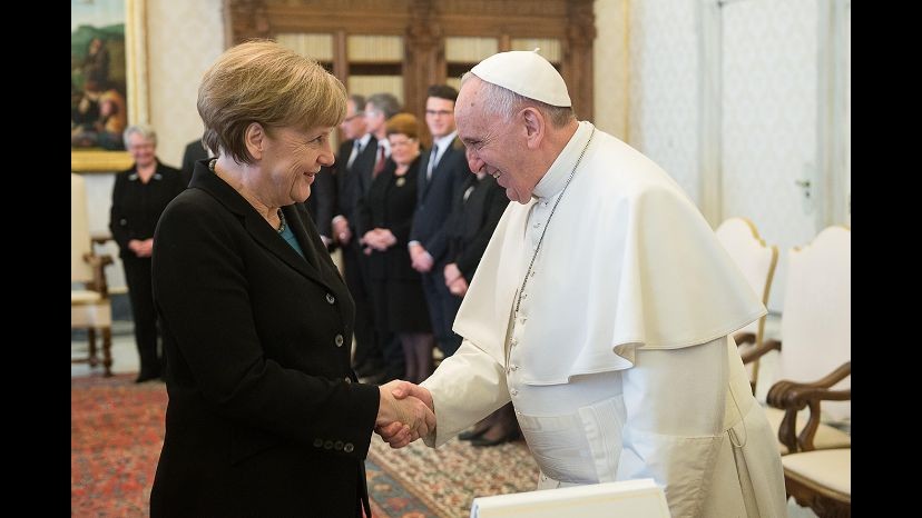 Merkel dal Papa: Impegno per soluzione pacifica in Ucraina