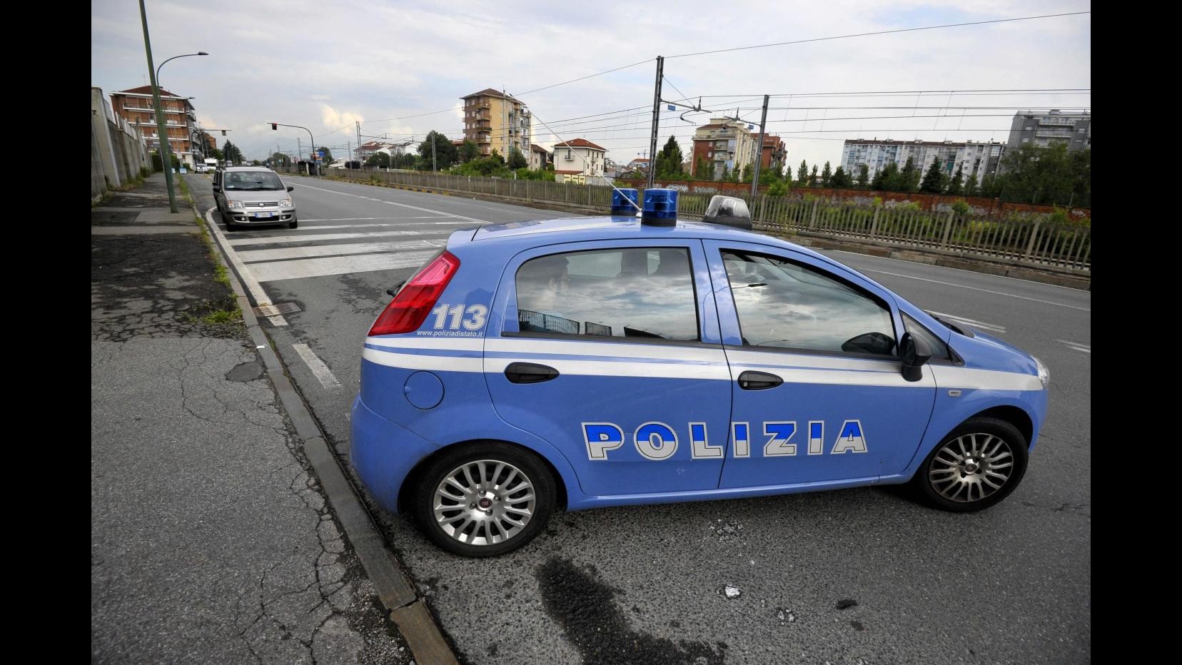 Torino, spacciatore scappa sui tetti per sfuggire a polizia: arrestato