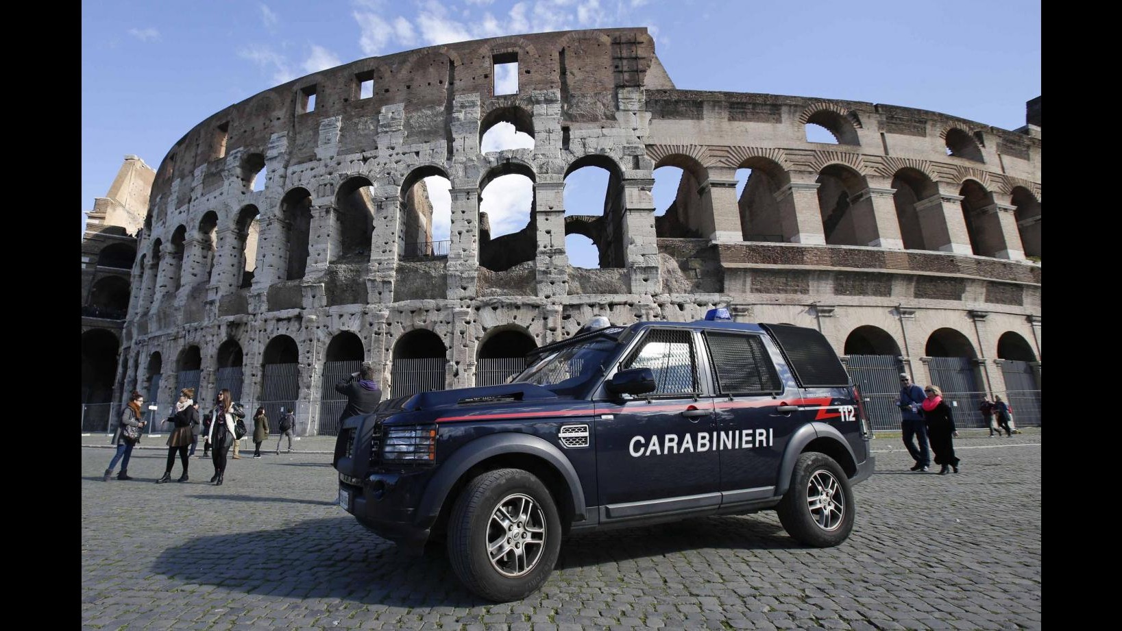 Roma, sgominata banda dedita allo spaccio: in campo cento carabinieri