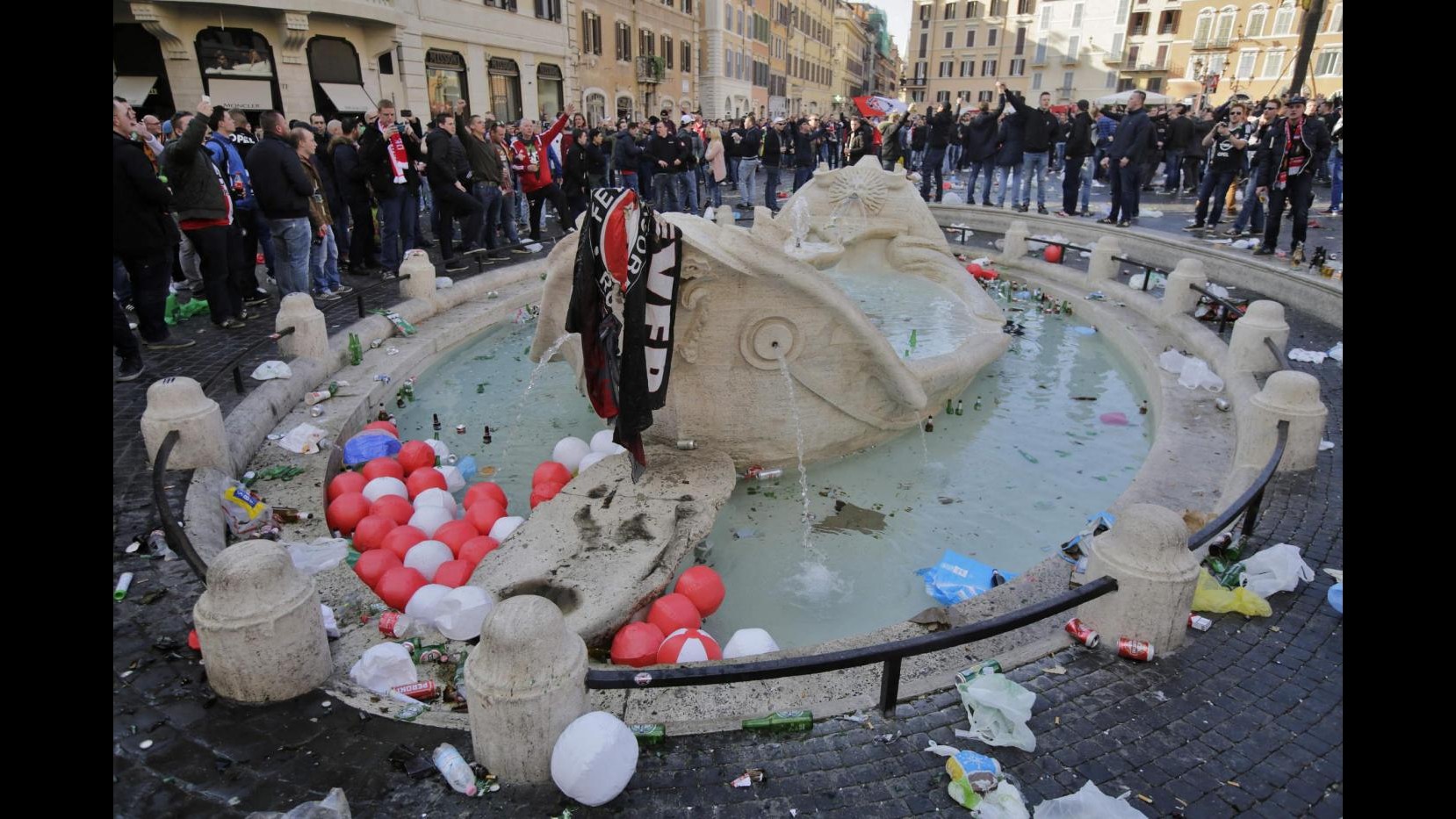 Scontri Roma, questura: Arrestati 28 tifosi olandesi