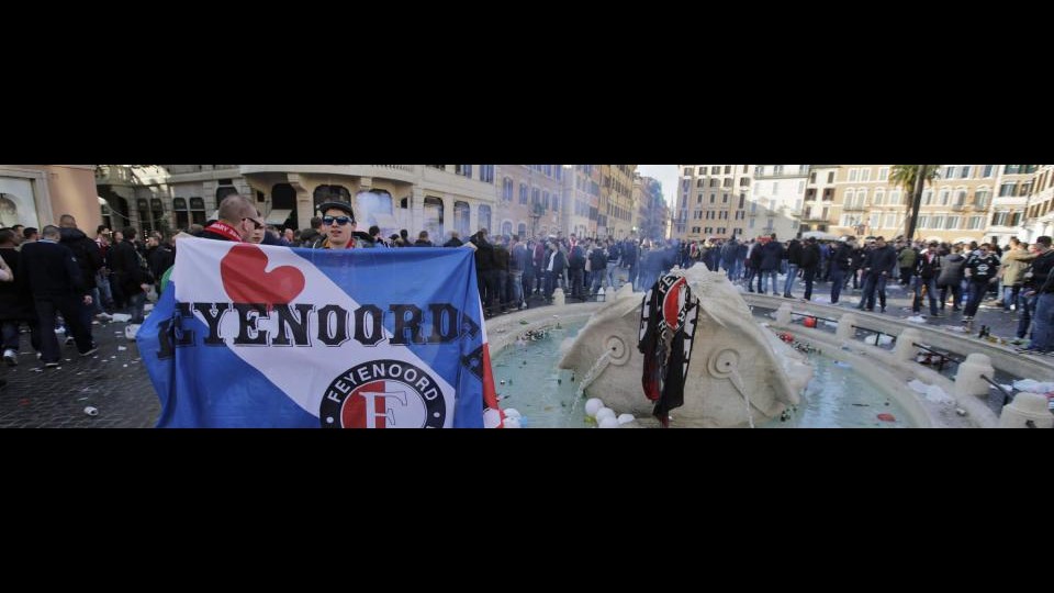 Europa League, Roma-Feyenoord: tifosi olandesi devastano piazza Spagna, 28 arresti