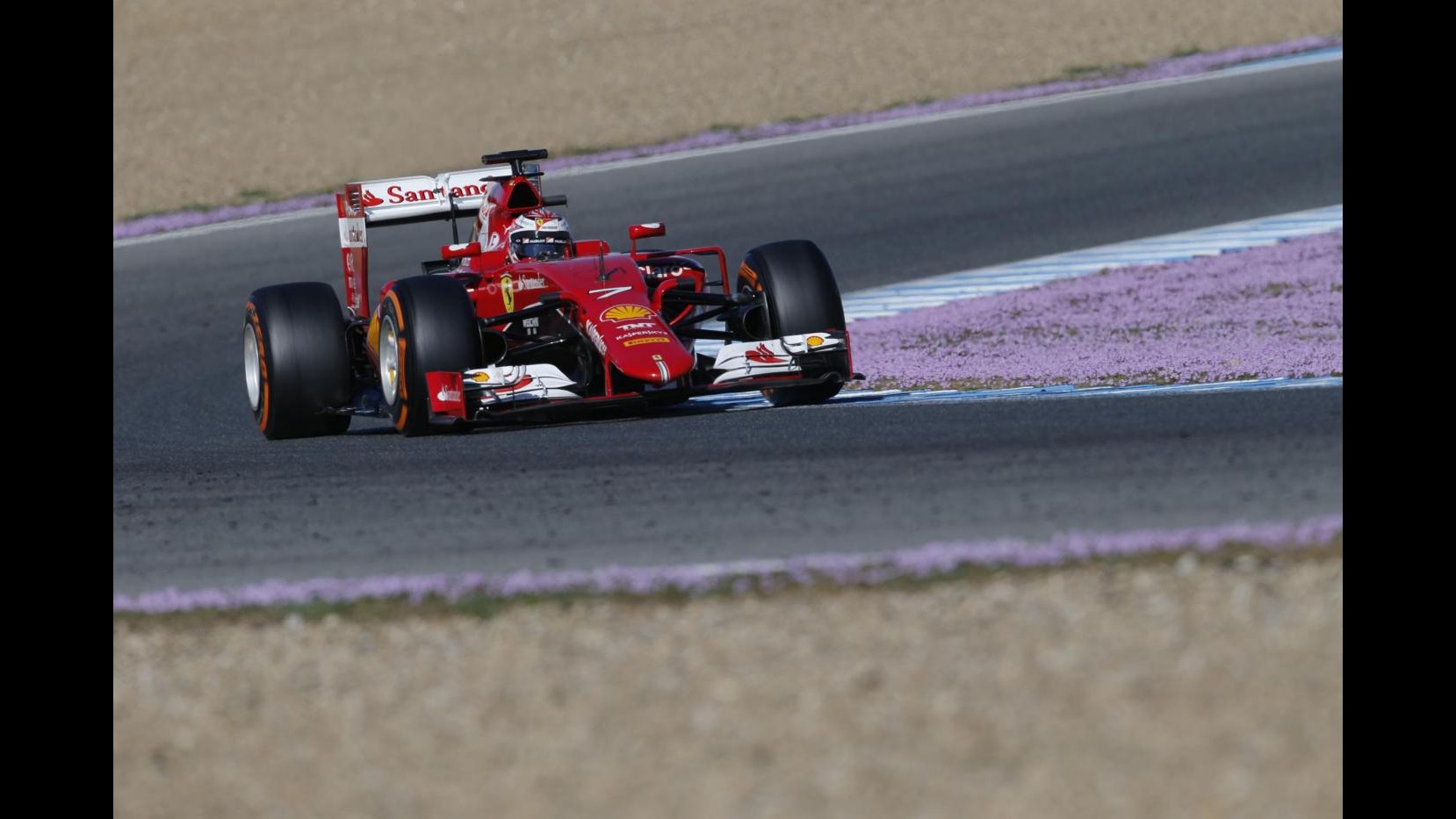 F1, test Barcellona: Ferrari in pista con Raikkonen, Hamilton si ferma per problemi fisici
