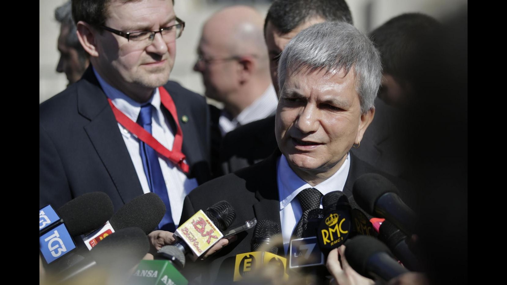 Crisi, Vendola consegna al Quirinale lettera di cittadino sfrattato