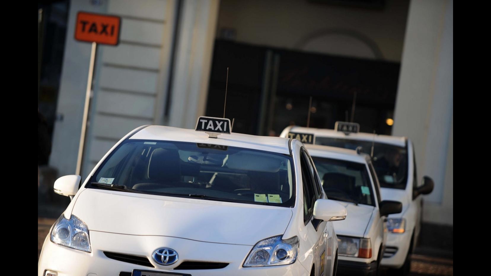 Torino, centinaia di tassisti in corteo contro ‘Uber’