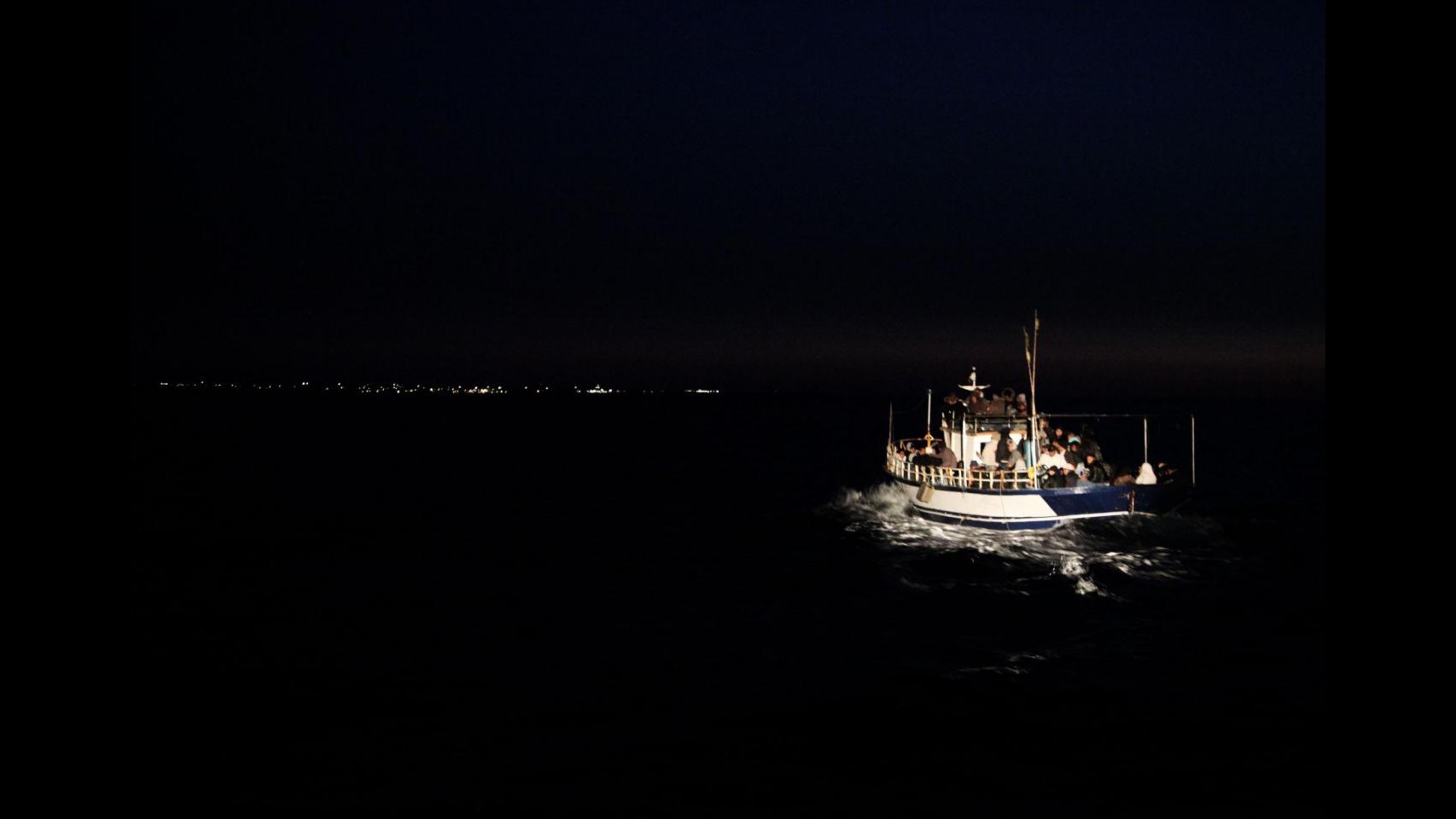Libia, rientrati nella notte ad Augusta 42 italiani rimpatriati