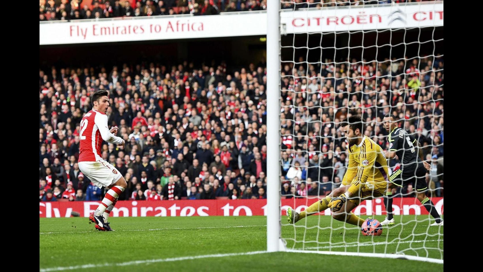 Calcio, Fa Cup: Arsenal ai quarti, Bradford continua a stupire