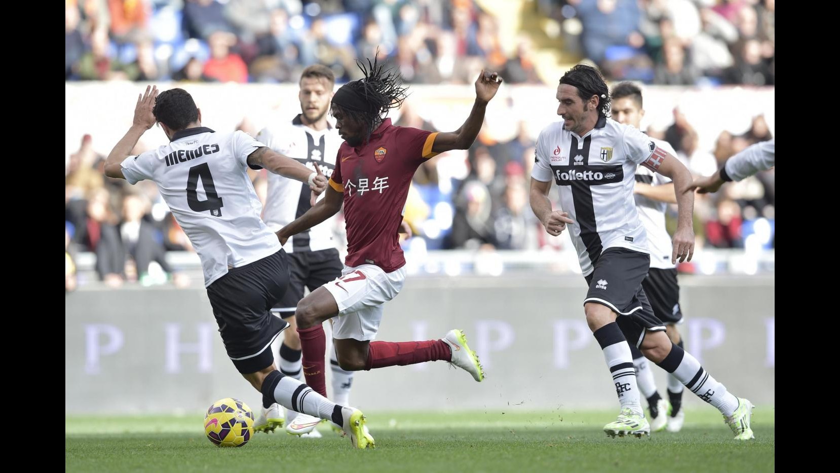 Serie A, Roma fischiata all’Olimpico: solo 0-0 contro Parma, Juve può scappare